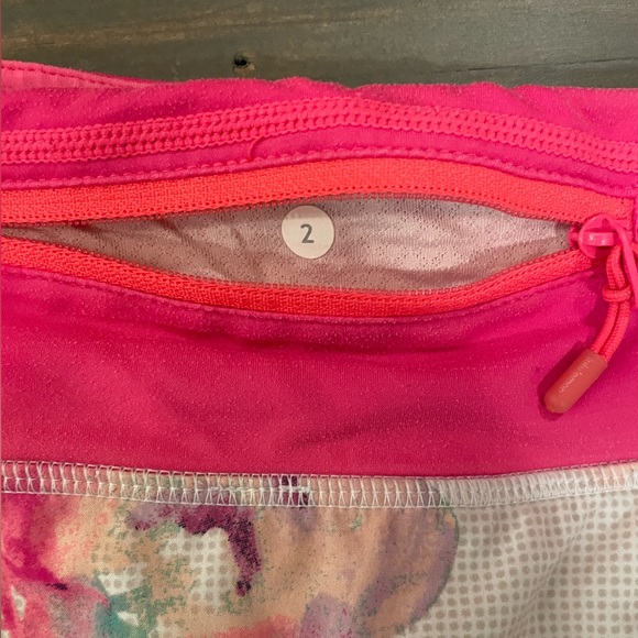 Lululemon shorts Size 2. Good cond! Zippered back pocket, Liner & drawstring. - Picture 5 of 5